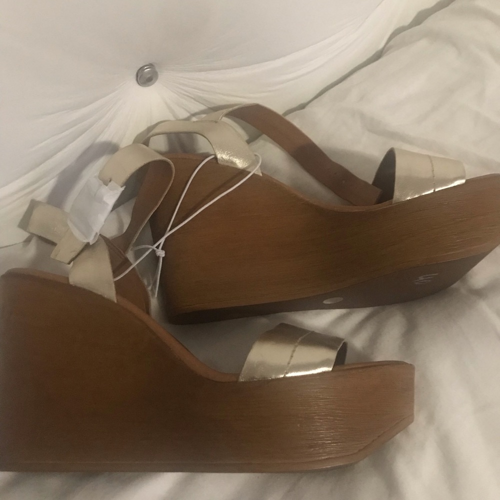 NEW Steve Madden Wedges